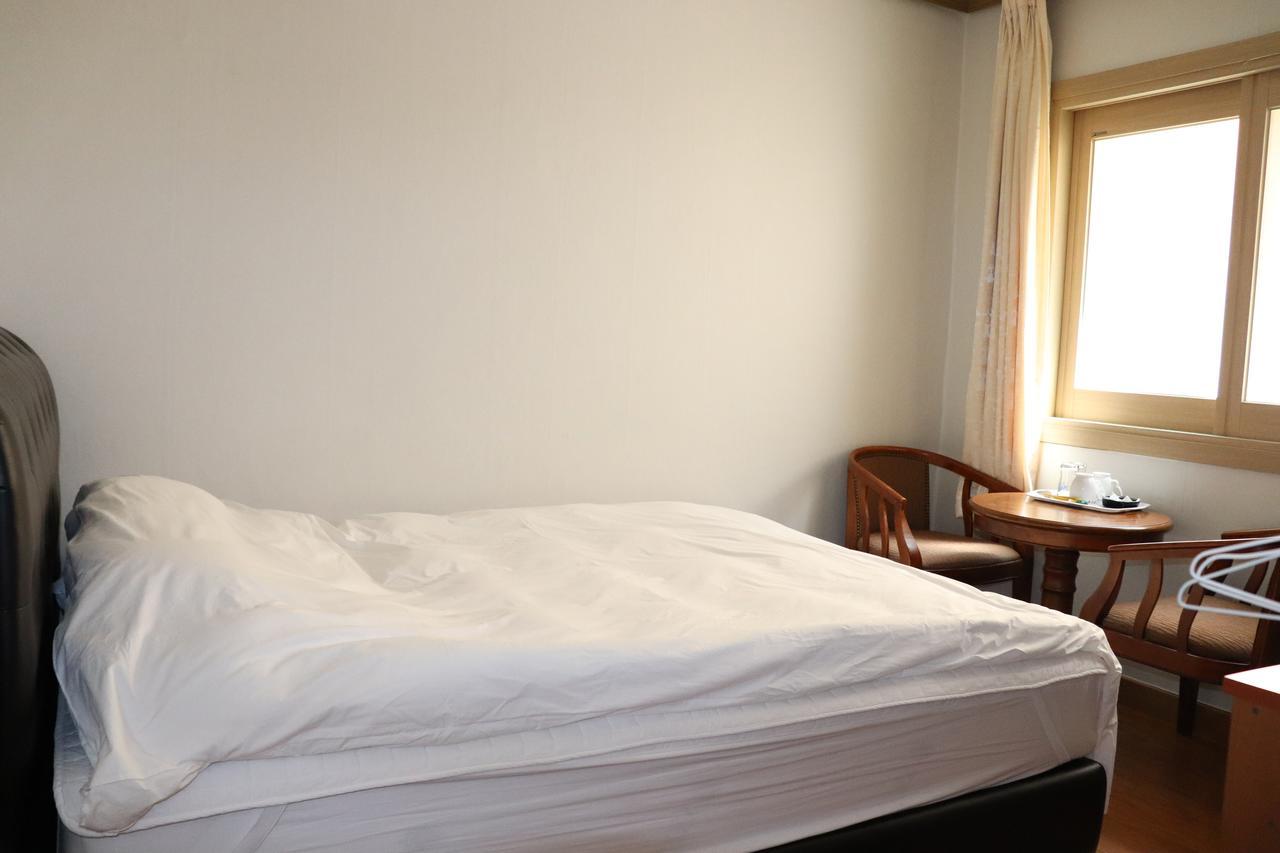 Orasung Motel Jeju Exterior foto